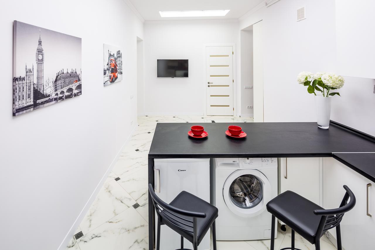 Designer Apartment Зі Світлом! Lviv Bagian luar foto