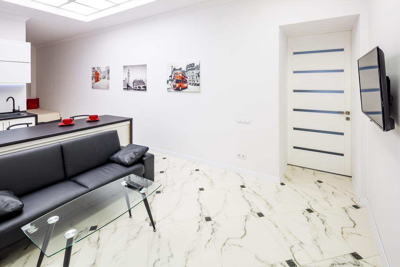 Designer Apartment Зі Світлом! Lviv Bagian luar foto