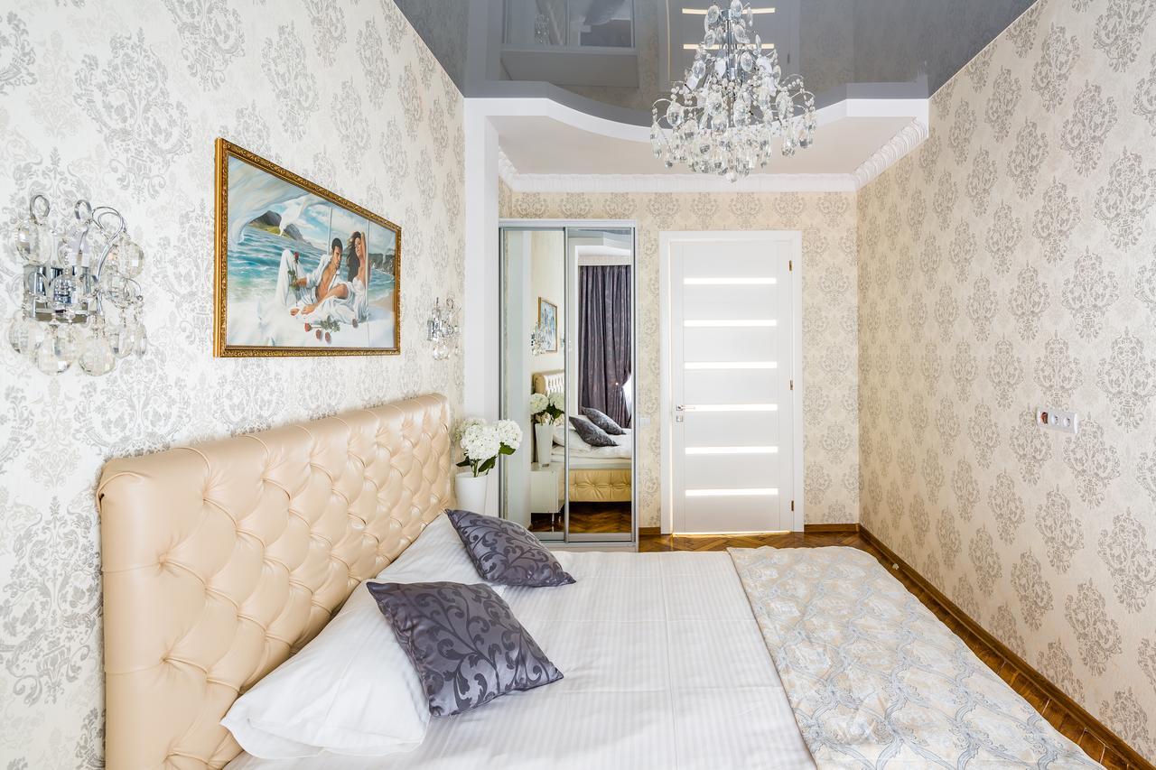 Designer Apartment Зі Світлом! Lviv Bagian luar foto