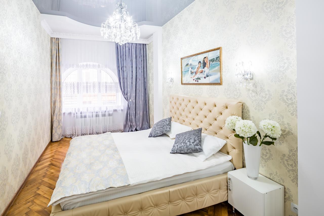 Designer Apartment Зі Світлом! Lviv Bagian luar foto