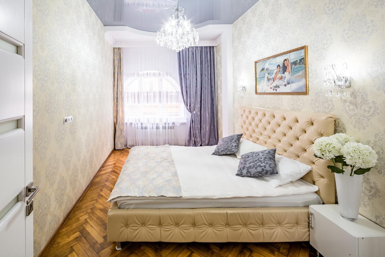 Designer Apartment Зі Світлом! Lviv Bagian luar foto
