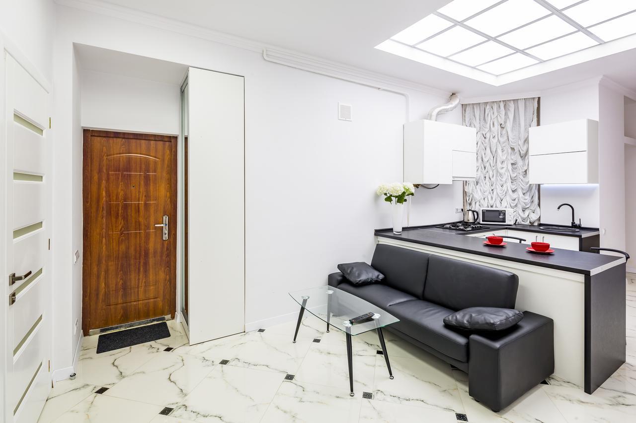 Designer Apartment Зі Світлом! Lviv Bagian luar foto